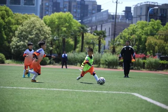 斯洛特是第四位处子赛季率队圣诞节登顶的主教练